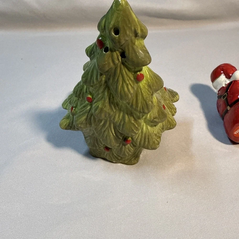 Vintage Cracker Barrel Season of Peace Black Santa Salt Pepper Shaker Christmas